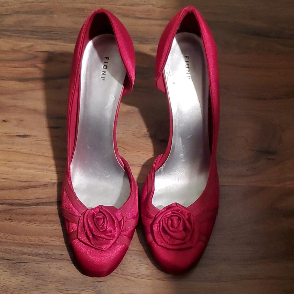 Adorable Red Heel 👠  with accent Rose🌹